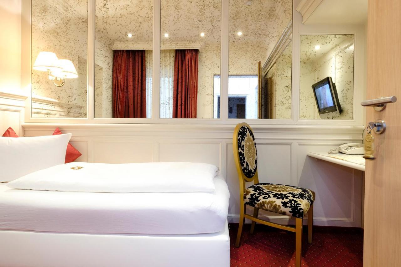 Hotel Post Burghausen Bagian luar foto