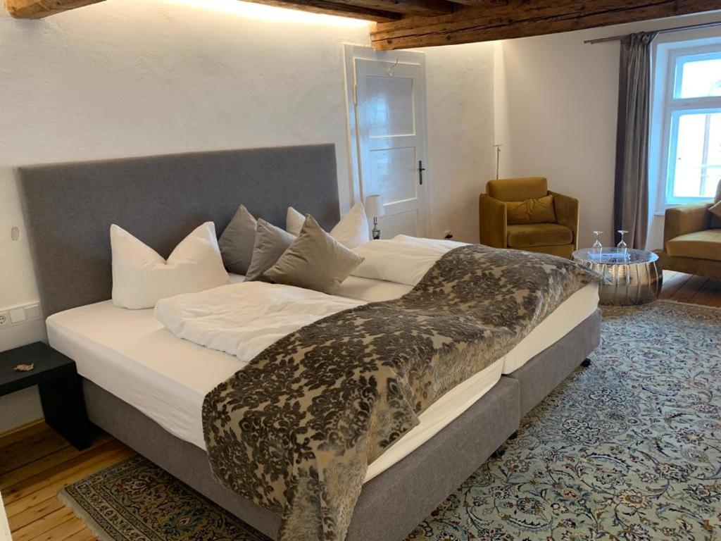Hotel Post Burghausen Bagian luar foto