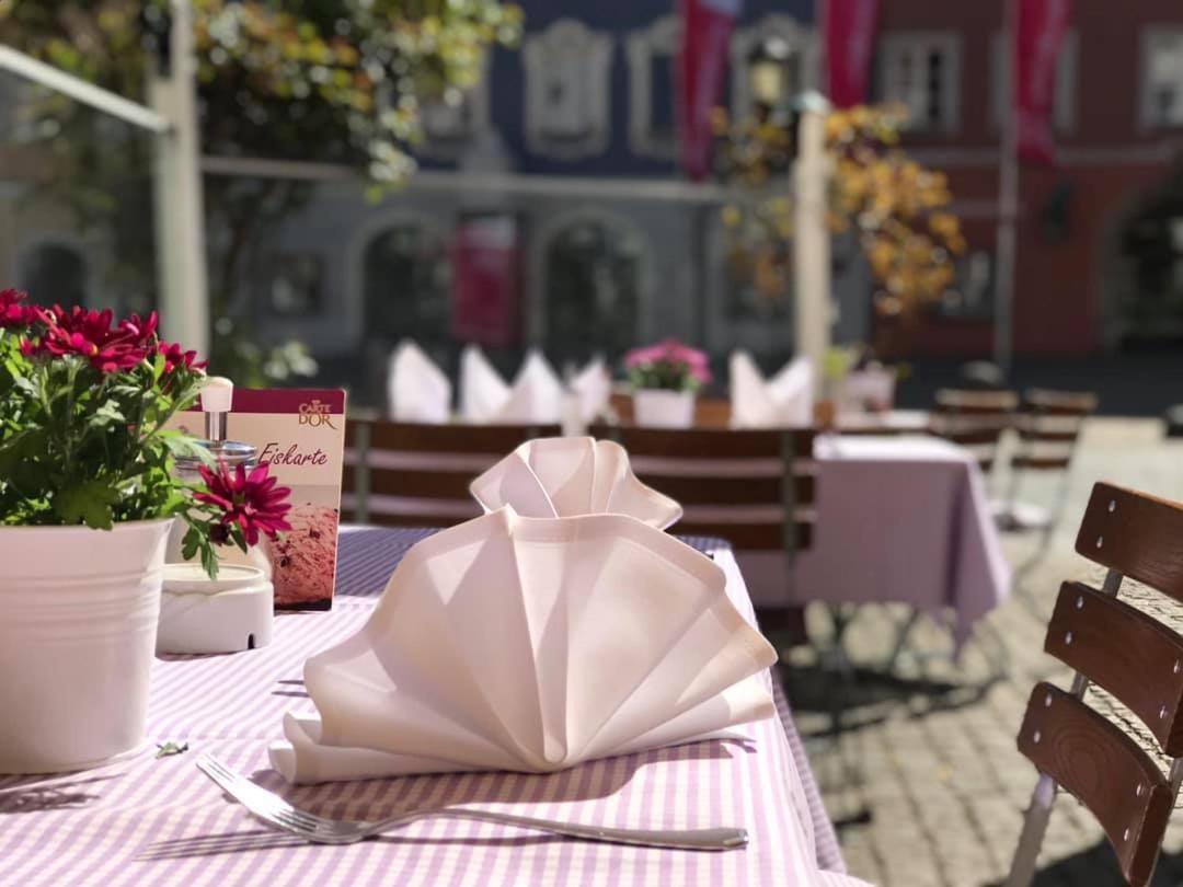 Hotel Post Burghausen Bagian luar foto