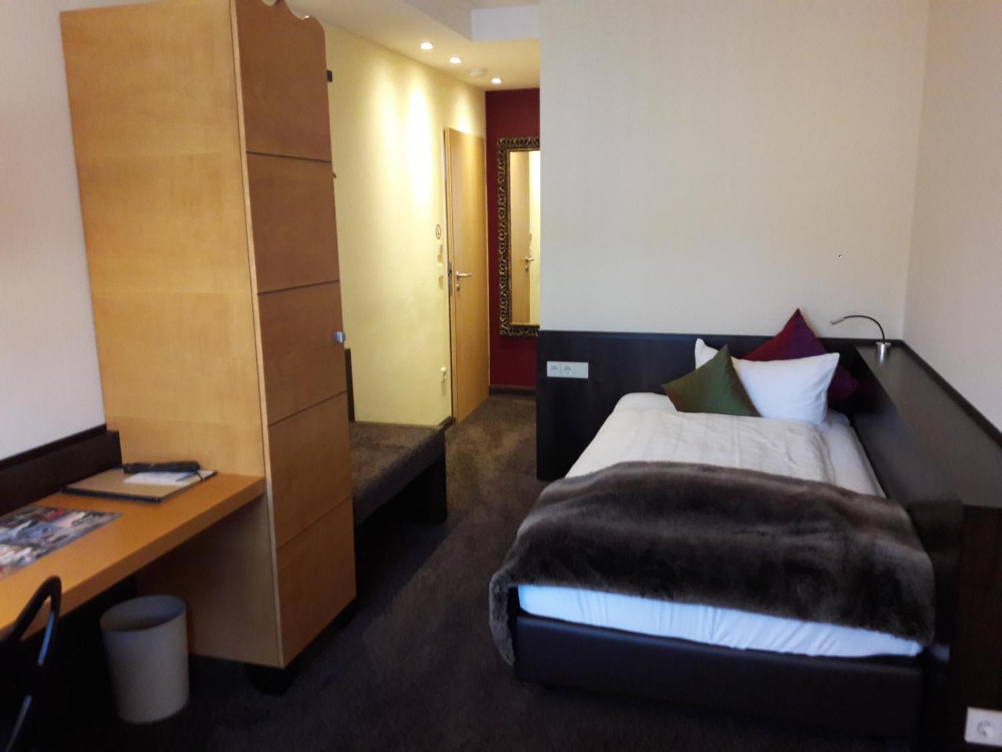 Hotel Post Burghausen Bagian luar foto