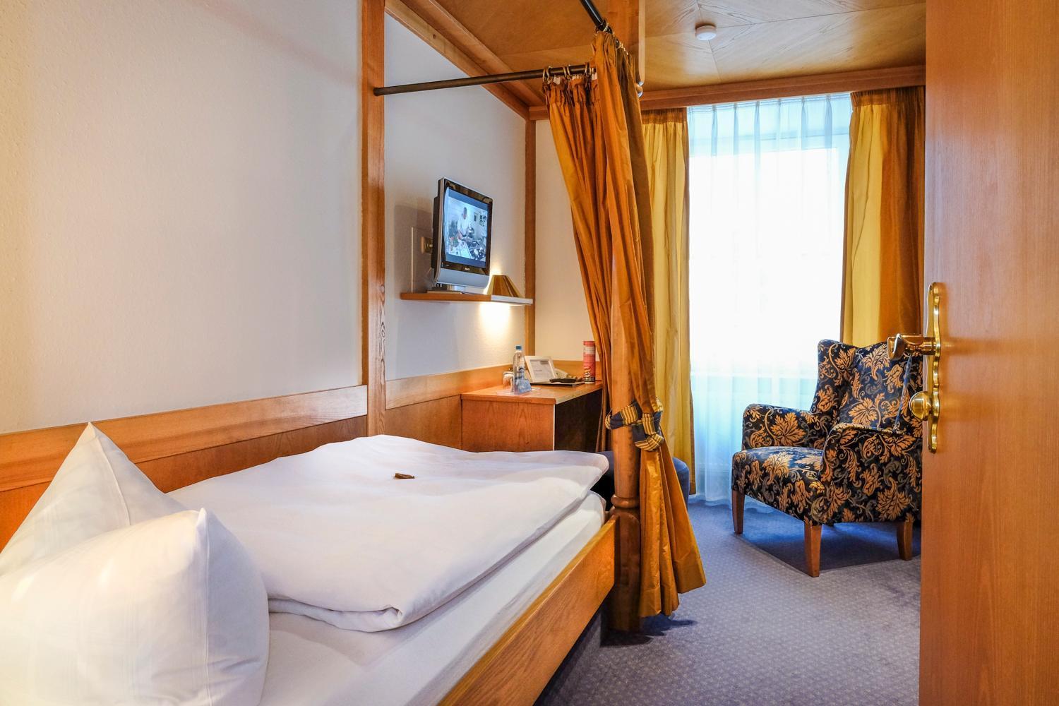 Hotel Post Burghausen Bagian luar foto