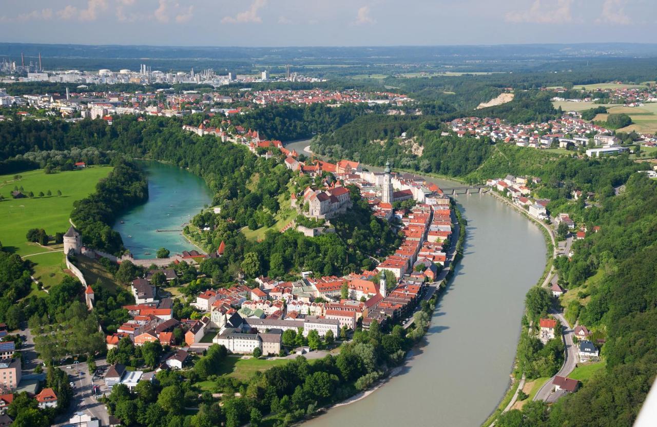 Hotel Post Burghausen Bagian luar foto
