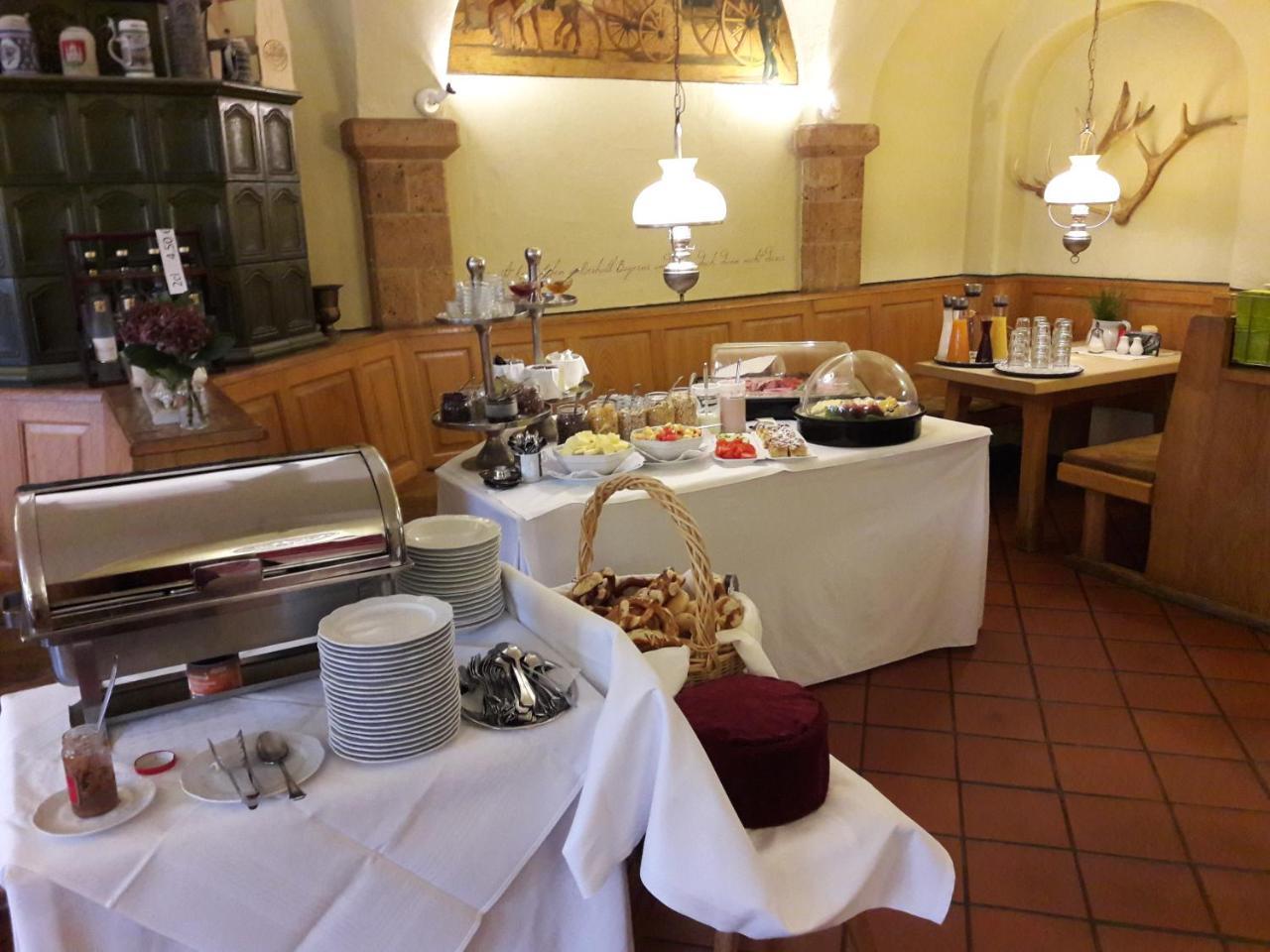 Hotel Post Burghausen Bagian luar foto